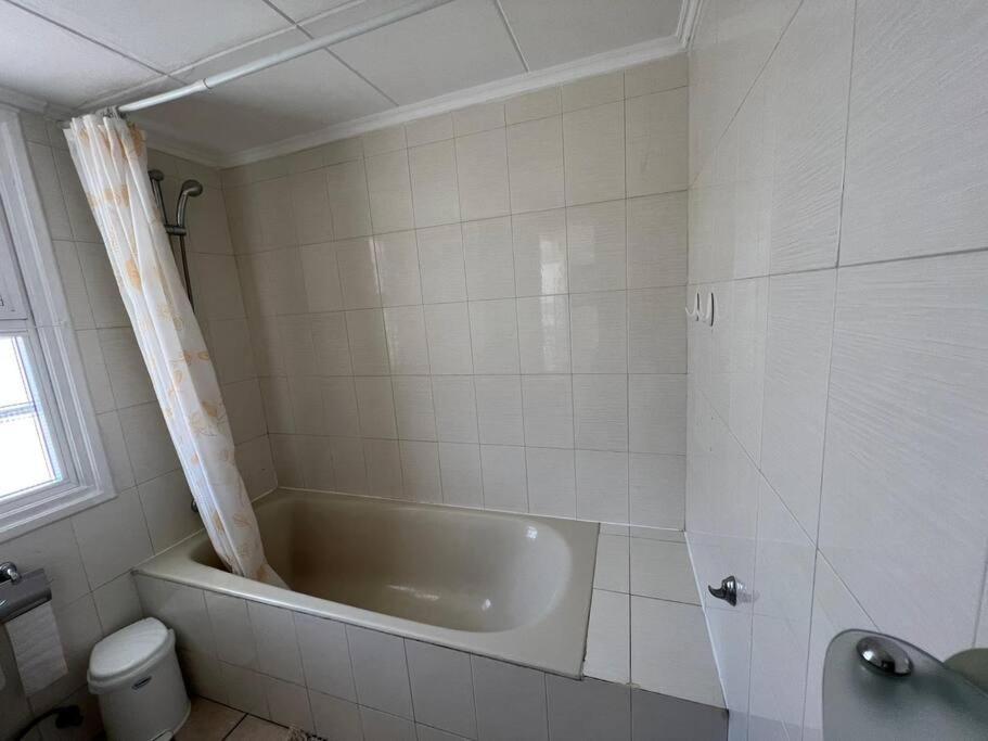 The Best Prime Location Lovely 1 Bedroom Apartment Paphos Exteriör bild