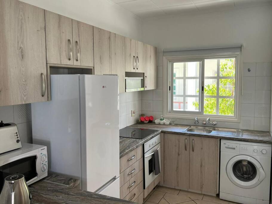The Best Prime Location Lovely 1 Bedroom Apartment Paphos Exteriör bild