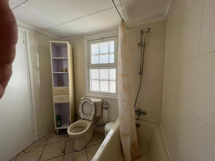 The Best Prime Location Lovely 1 Bedroom Apartment Paphos Exteriör bild