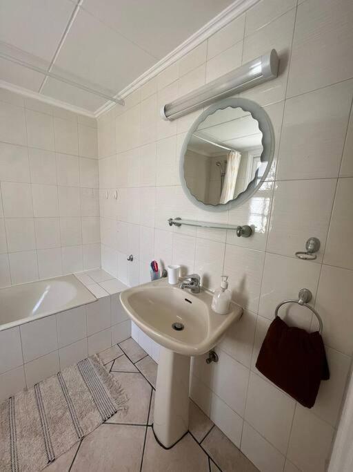 The Best Prime Location Lovely 1 Bedroom Apartment Paphos Exteriör bild